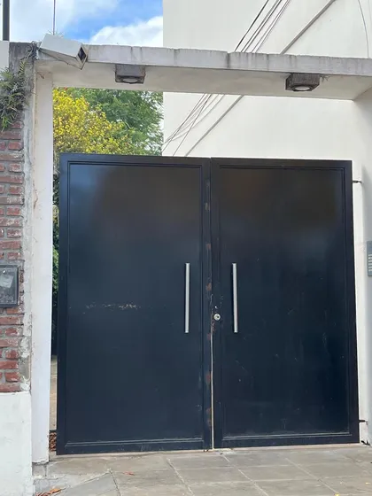 Casa En Alquiler En City Bell, 3 Dormitorios Y Pileta