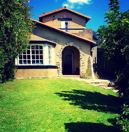 Casa En Venta - 4 Dormitorios 2 Baños - Cochera - 550mts2 - Quilmes