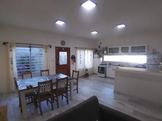 Venta Casa 4 Ambientes Garage Santos Lugares