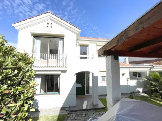 Se Vende Preciosa Casa Remodelada En San Carlos De Apoquindo
