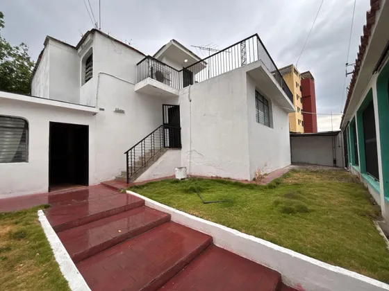 Casa En Venta En La Av Lara Cerca Al Country Club, Cuenta Con 1490 Metros Cuadrados, Tiene Dos Parcelas Unidas Casa Para Remodelar O Demoler Ubicación Clave Del Este De Barquisimeto Mehilyn Perez