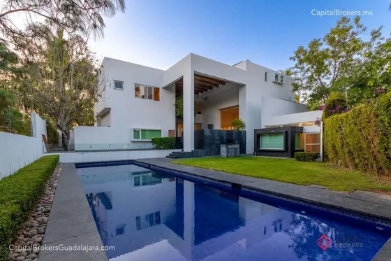 Casa Con Alberca De Lujo En Venta En Fracc. Las Palmas Zapopan