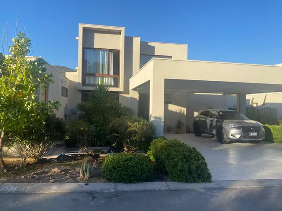 Casa En Venta En Condominio Exclusivo En Lo Barnechea