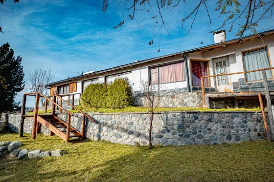 Casa 6 Ambientes - Barrio Residencial - En Esquina - Epuyen - Chubut