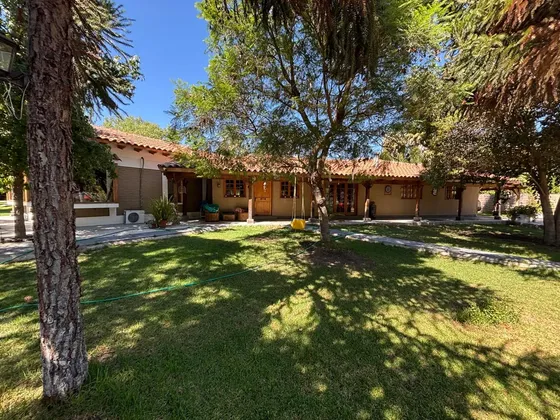 Excelente Propiedad Con Casa Y Gran Galpón Comercial