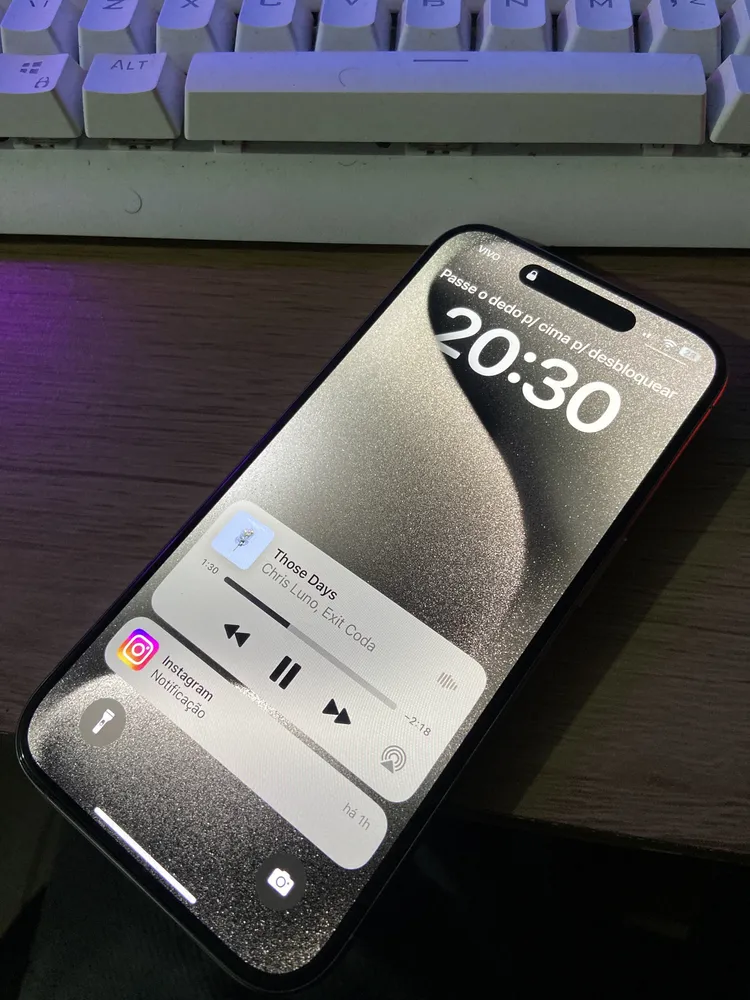 Apple iPhone 15 Pro (256 GB) - Titânio Branco | Parcelamento sem juros