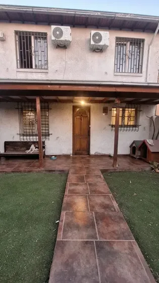 Oportunidad Bella Casa 2 Pisos 3d2b+e+b!! En San Joaquin.