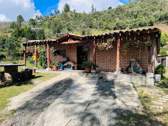 Vendo Finca Guarne Antioquía A Solo 2 Kilómetros De La Autopista Medellín-bogotáendo
