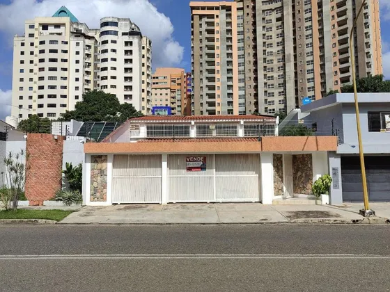 Luis V   En Venta Casa Quinta Ubicada En La Urbanización La Trigaleña (para Uso Comercial)en Avenida Principal, Ideal Para   Spa, Instituto Educativo,servicios Medicos, Oficinas Administrativas, Etc.