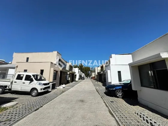 Casa En Venta De 3 Dorm. En Peñaflor