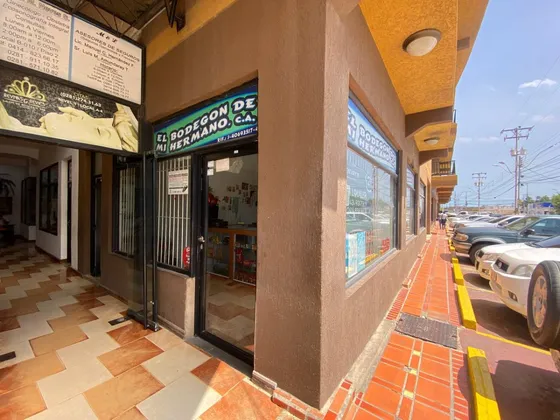Local Comercial En Venta Y Alquiler En Cc Gold Country - Planta Baja