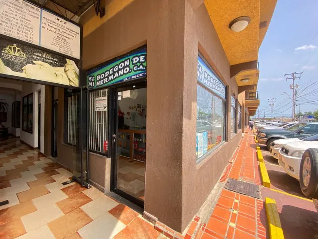 Local Comercial En Venta Y Alquiler En Cc Gold Country - Planta Baja