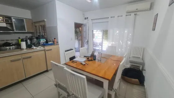 Casa En Venta - 3 Dormitorios 2 Baños - Cocheras - 323mts2 - Ituzaingó