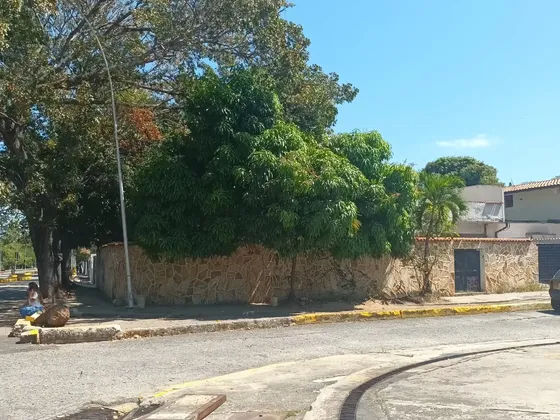 Terreno En Venta Av. Rio De Janeiro, Urbanización Chuao