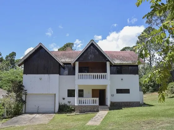 Hermosa Finca De Venta En Jarabacoa. Con Amplio Terreno. 