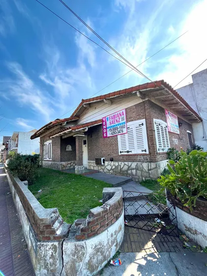 Venta Casa Turdera/ Esquina Estratégica