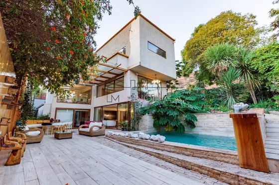 Casa En Venta De 5 Dorm. En Las Condes