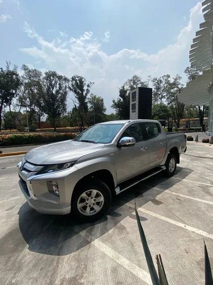 Mitsubishi L200 2.4 Cabina Doble 4x2 Mt