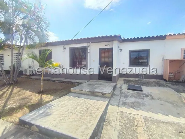 Bray Montoya Alquila Espectacular Casa Ubicada En Urabaniacion Villas De Yara Posee 3 Habitaciones 2 Baños Tanque Subterraneo Y Mas... 2#5#1#2#1#9#2 Bray Montoya                                       