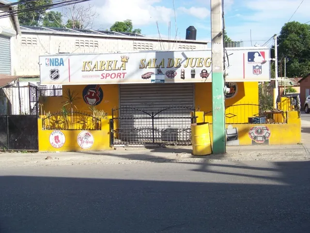Casa  Y Dos Locales Comerciales