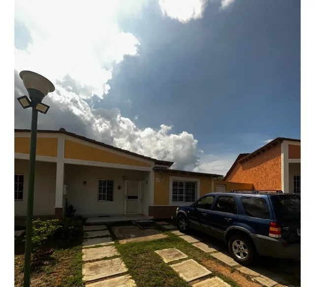 Bella Casa Con Amplio Terreno