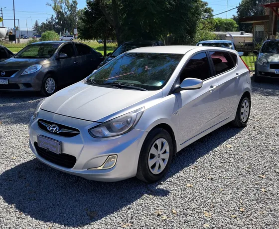 Hyundai Accent 1.4 Cvvt Gl Full Hatchback