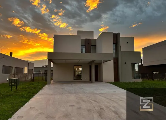 Venta Casa 4 Dormitorios San Felipe Con Cochera