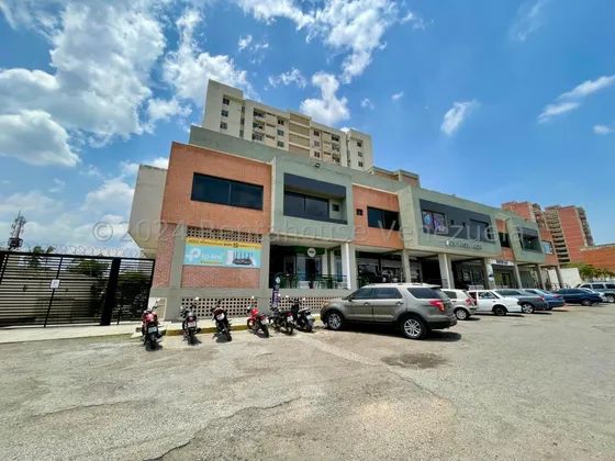 Cesar Bullones Alquila Agradable Oficina Comercial En Patarata, Lara-codigo 24-23484