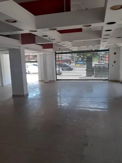 Local Comercial De 750m2 En Alquiler Y Venta En Plena Av Bolivar De Valencia. St