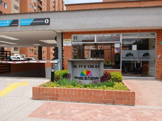 Se Arrienda Apartamento Con Hermosa Vista, 3 Habitaciones Y Excelentes Zonas Comunes.