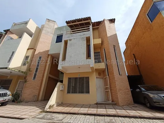 Asg Hermoso Townhouse En Villas Doradas Corinsa Cagua 24-3391