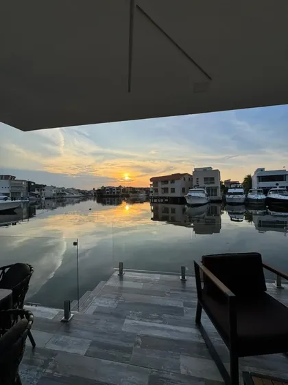 En Venta Casa Bote En Lechería: Ultra-lujo, Privacidad Y Acceso Náutico Premium