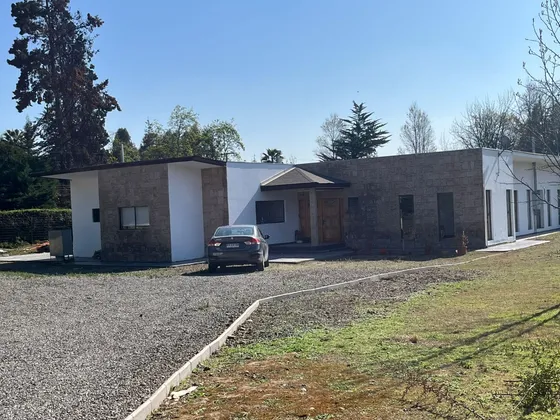 Casa Estilo Moderno  En Condominio Sector Loreto