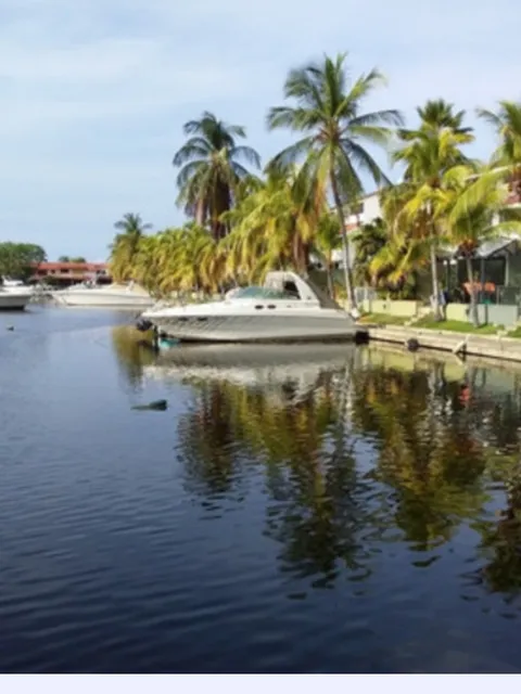 Casa En Venta Cayo De Agua Lecheria Complejo El Morro