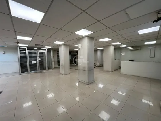 570 M2, 3 Pisos, Av. Irarrazaval Con Pedro De Valdivia