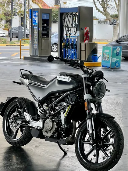 Husqvarna Svartpilen 200