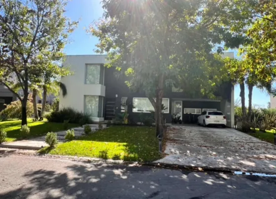 Casa En Venta En Country Terravista 6 Ambientes