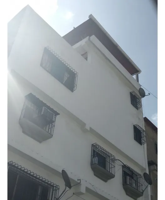 Venta De Casa Tres Niveles 45000$  Calle Comercio.catia350m2