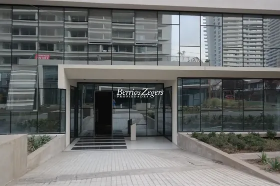Oficina Parque Arauco Open Kennedy 4 Privados, 2 Baños