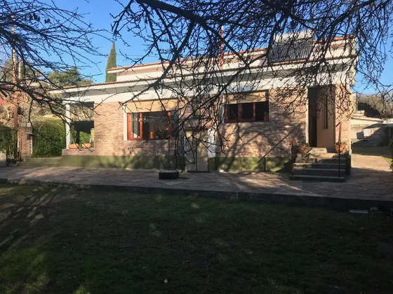 Oportunidad De  Inversion En Tanti Casa   3 Deptos