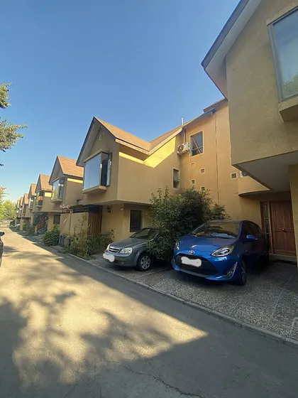 Casa Amplia, Iluminada Y Confortable-en Condominio