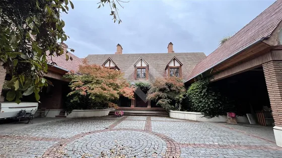 Casa En Venta De 7 Dorm., Bernardo Larraín, Lo Barnechea. 