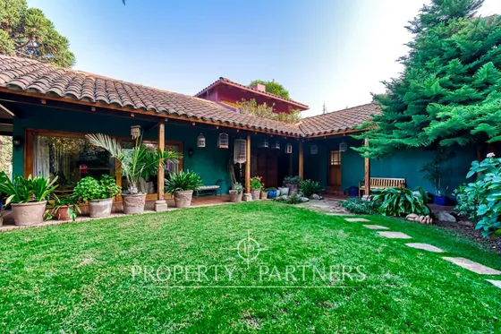Casa Chilena En Condominio Golf Lomas De La Dehesa