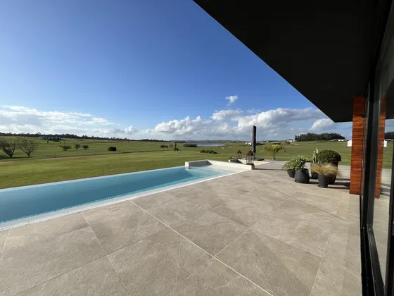 Impecable Casa En Barrio Privado Laguna De Los Cisnes - Se Vende Equipada!