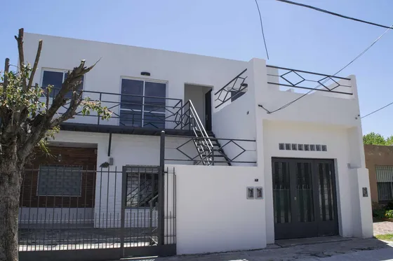 Ph De 3 Ambientes En Alquiler En Martínez.