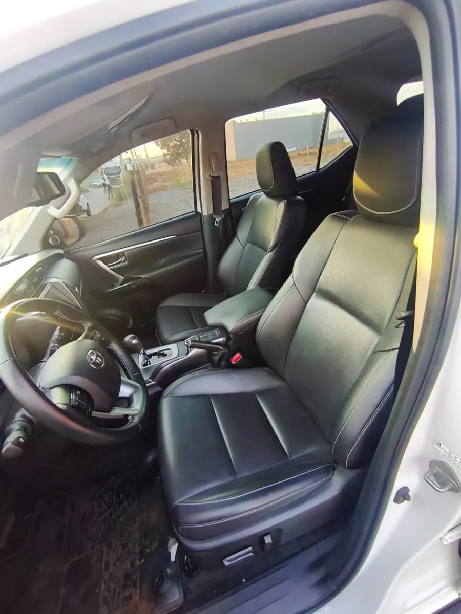 Toyota Sw4 2024 2.8 Tdi Srx 7l 4x4 Aut. 5p — foto 10