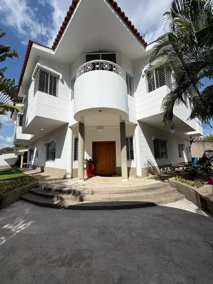 Fernando & Yosmar Venden Casa En La Viña Exclusividad, Elegancia Y Confort, Con Planta Eléctrica Y Tanque Subterráneo. Sólo Clientes.