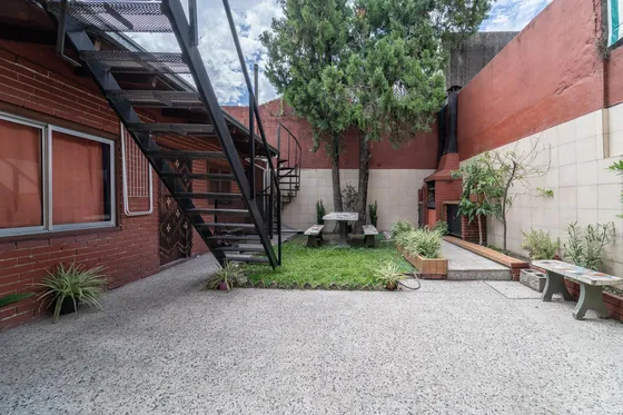 Casa De 5 Ambientes Con Patio Y Parrilla