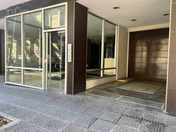 Amplio Monoambiente Dividido. Mucha Luz. Amenities.