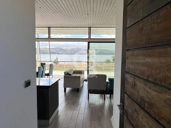 Linda Casa Orilla Lago Rapel - . Cbg